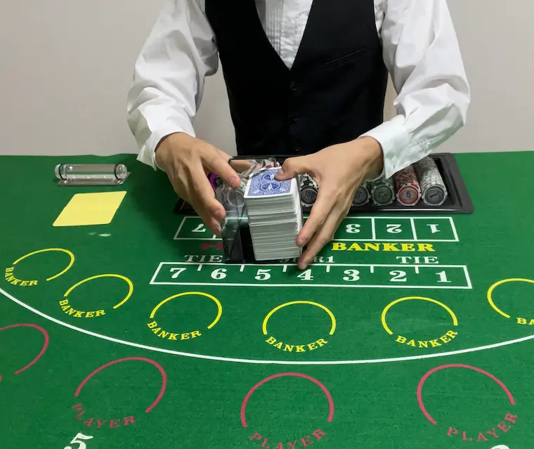 カジノ、casino、ディーラー、dealer、バカラ、baccarat、ディーリング、シャッフル、バーンカード、リフル